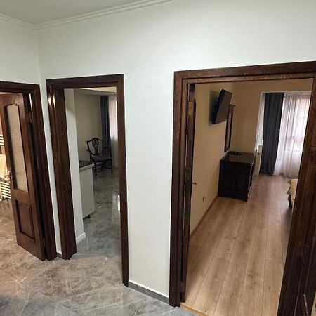 יאשי Hotel Majestic מראה חיצוני תמונה