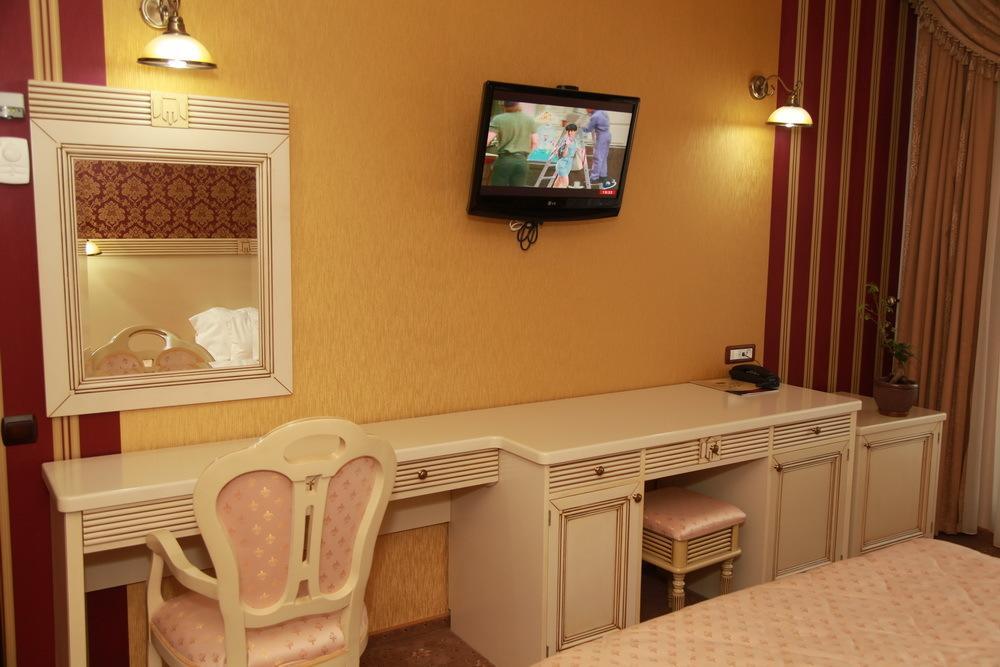 יאשי Hotel Majestic מראה חיצוני תמונה