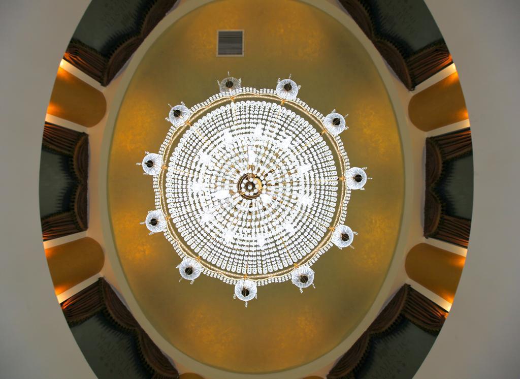 יאשי Hotel Majestic מראה חיצוני תמונה