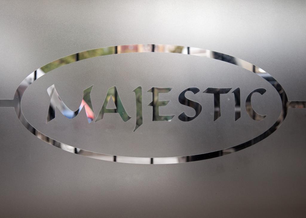 יאשי Hotel Majestic מראה חיצוני תמונה