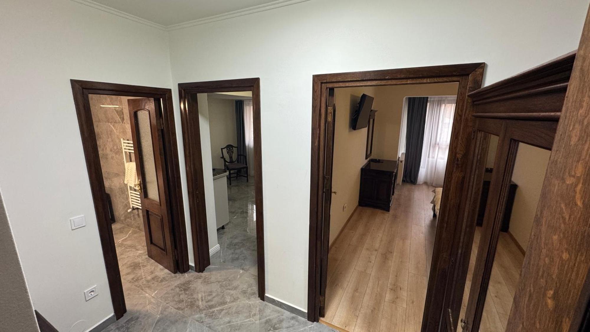 יאשי Hotel Majestic מראה חיצוני תמונה