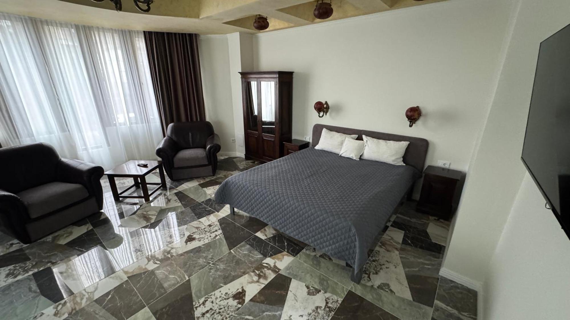 יאשי Hotel Majestic מראה חיצוני תמונה